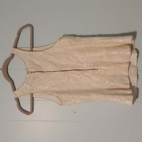 Express Lace Top - Picture 2 of 3